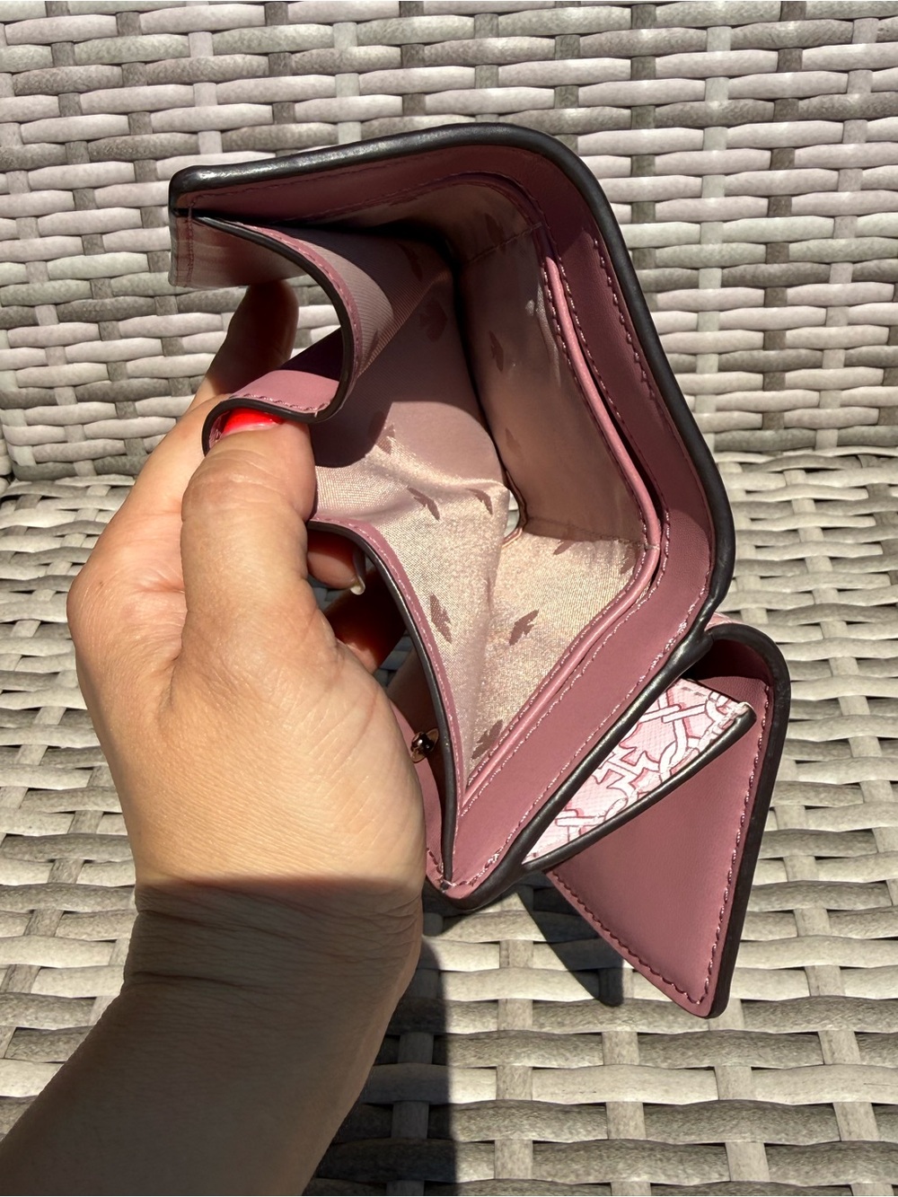 KATE SPADE Micro Pink ♠️ Pattern Tri-Fold Wallet + Gold Tone Hardware LIKE NEW - Picture 5 of 6